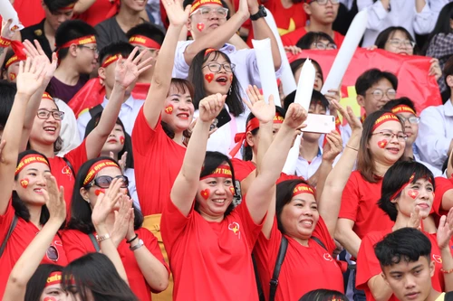 [ẢNH] Những người "thắp lửa" cho trận chung kết bóng đá học sinh