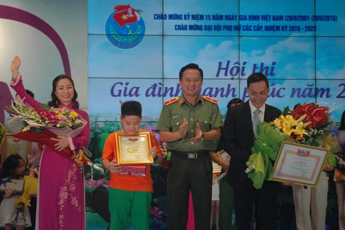 Ấm áp "ngọn lửa" gia đình 