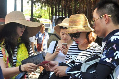 Hướng dẫn viên Trung Quốc làm loạn du lịch Việt