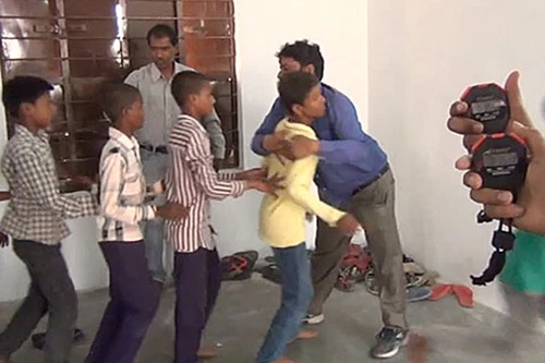 Phá kỷ lục "ôm nhanh"