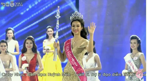 Khoảnh khắc đăng quang đầy xúc động của tân Hoa hậu Việt Nam 2016