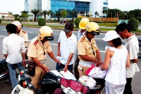 Kiểm tra, xử lý hơn 13.700 trường hợp vi phạm TTATGT trong 3 ngày cuối tuần