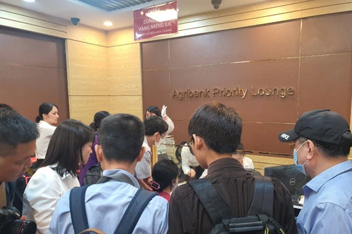 Agribank bán hết vàng miếng, tạm nghỉ sáng nay để nhập thêm từ Ngân hàng nhà nước 