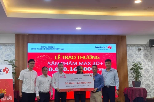 Một phụ nữ tại TP.HCM trúng 30 giải đặc biệt xổ số Vietlott