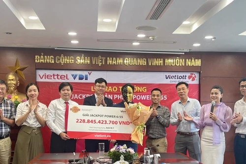 Thanh niên 9X tại TP.HCM lĩnh giải Vietlott hơn 228 tỷ đồng