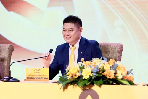 ĐHĐCĐ bất thường năm 2024 LPBank: Phát hành cổ phiếu trả cổ tức tỷ lệ 16,8%, đầu tư cổ phiếu thuộc danh mục VN30