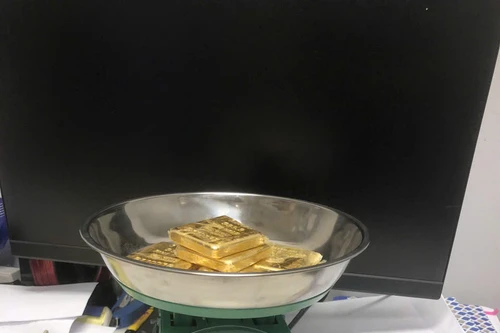 Liên tiếp phát hiện 2 vụ vận chuyển lậu 6kg vàng tại sân bay Nội Bài