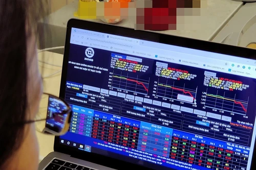 HOSE đình chỉ giao dịch 3 cổ phiếu từ ngày 16/9