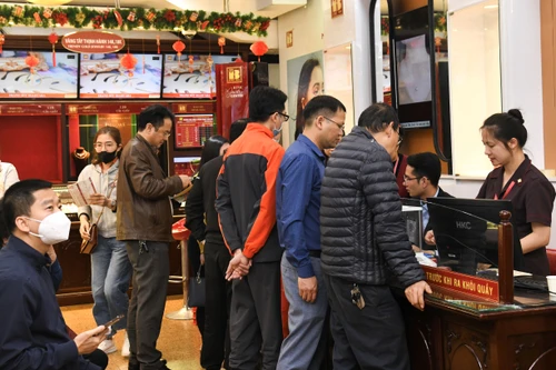 Giá vàng liên tiếp phá kỷ lục: Chuyên gia nói cho phép nhập khẩu vàng sẽ giúp hạ nhiệt