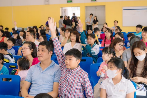 Cuộc thi hiểu biết về tài chính đến với học sinh trường TH School