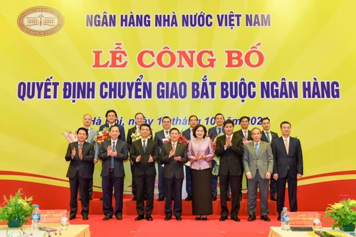 Chính thức chuyển giao bắt buộc CB cho Vietcombank, OceanBank cho MB
