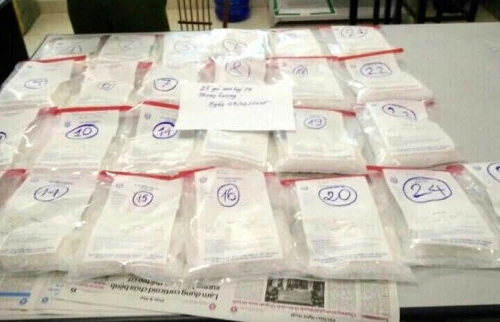 Phát hiện 1 hành khách mang 3kg nghi là ma túy đá lên máy bay