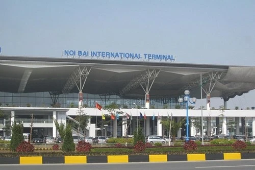 Ô tô bốc cháy tại sân bay quốc tế Nội Bài, 1 người tử vong