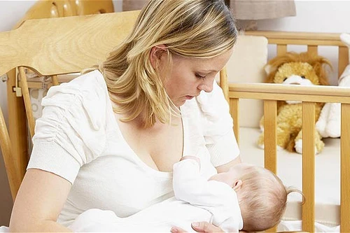 Cho trẻ bú mẹ ít nhất 6 tháng giúp giảm nguy cơ cao huyết áp 