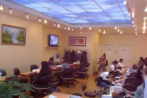 Tăng nguy cơ nhiễm viêm gan khi uốn tóc và làm móng