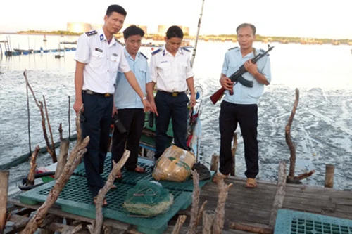 Bắt đối tượng vận chuyển hàng chục kg thuốc nổ TNT