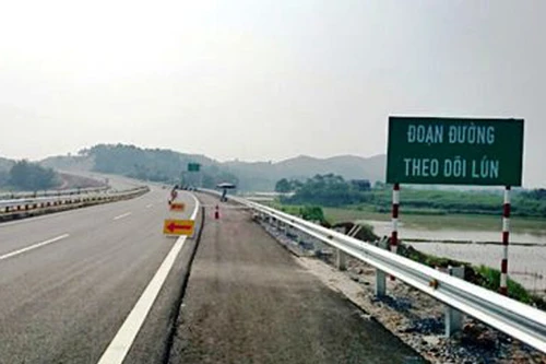 Đã phát hiện sụt lún trước khi thông xe cao tốc Hà Nội - Lào Cai