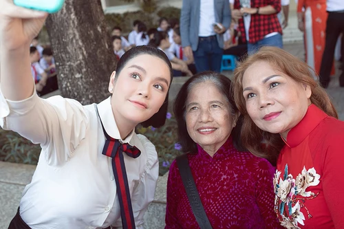 Lý Nhã Kỳ trong mắt thầy cô giáo cũ: "Ngoan, hiền, lễ phép và hay...xỉu"