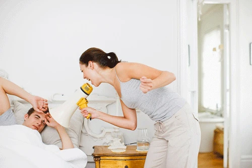 Bị "xìu" vì vợ cằn nhằn lúc đang "yêu"