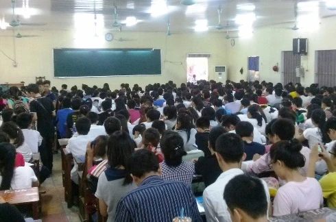 Luyện thi trắc nghiệm trực tuyến – Thận trọng kẻo "lợi bất cập hại"