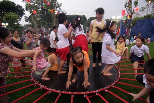 Hứng khởi với trò chơi mới trên thảm cỏ như ở châu Âu 