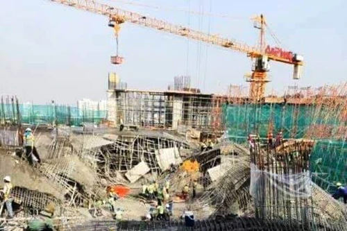 Sập giàn giáo dự án trung tâm thương mại, công nhân bị thương