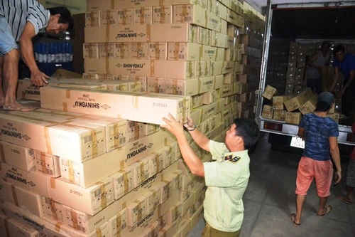 Phát hiện kho hàng "khủng" nghi nhập lậu từ Trung Quốc