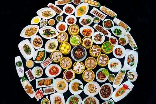 Yến tiệc Giáng sinh gồm 100 món ăn chưa từng có tại Hà Nội