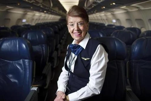 80 tuổi - nữ tiếp viên hàng không này vẫn chưa muốn về hưu