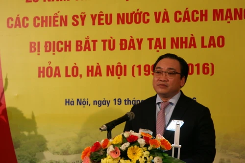 "Ngục tù gian khổ đã mài sáng ý chí cách mạng"