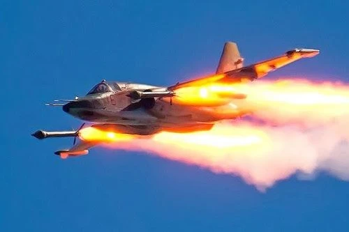 Chiến đấu cơ Su-25SM3 Nga bị rơi do...'vướng dây điện'