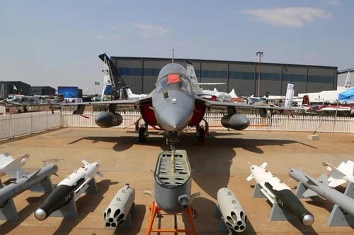 Trung Quốc kỳ vọng gì vào máy bay huấn luyện kiêm chiến đấu L-15?