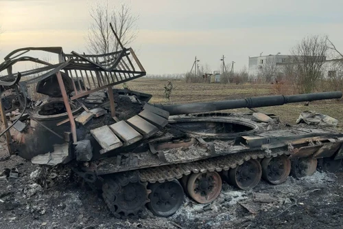 Anh vạch rõ lý do lượng lớn xe tăng Nga 'gục ngã' trên chiến trường Ukraine