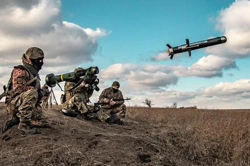 Lượng vũ khí khổng lồ từ phương Tây đang đổ dồn về Ukraine