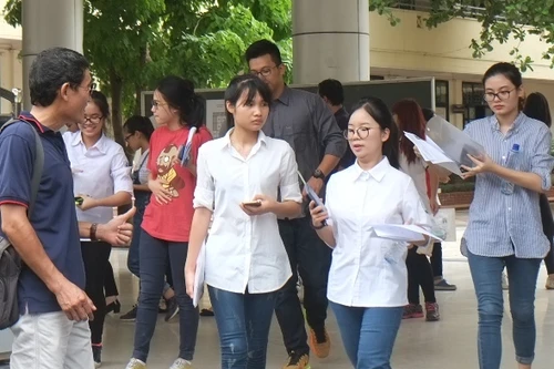 Hơn 8.000 thí sinh không dự thi môn đầu tiên 