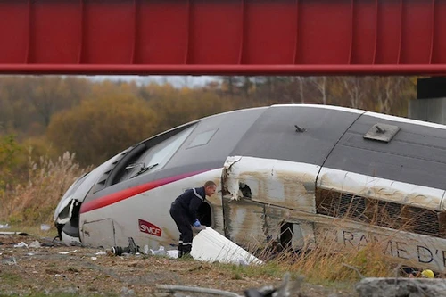 Tàu cao tốc Pháp trật bánh, 5 người thiệt mạng
