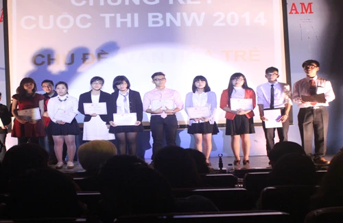 Nguyễn Thành Đạt: Quán quân cuộc thi tranh luận & hùng biện BNW 2014