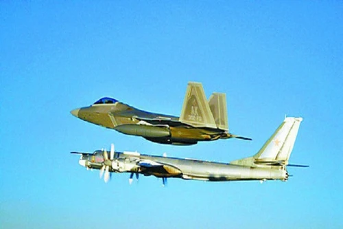 Máy bay ném bom chiến lược Tu-95 Nga bay sát Guam 