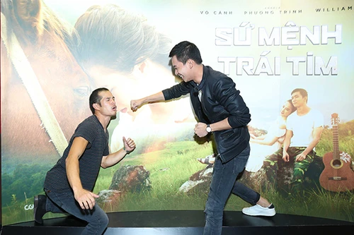 Võ Cảnh tái diễn cảnh đánh nhau với Williams Belle để giành Angela Phương Trinh