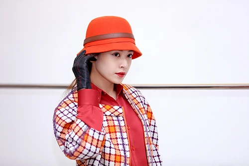 Chi Pu đổi style cá tính với trang phục của NTK Xuân Lê