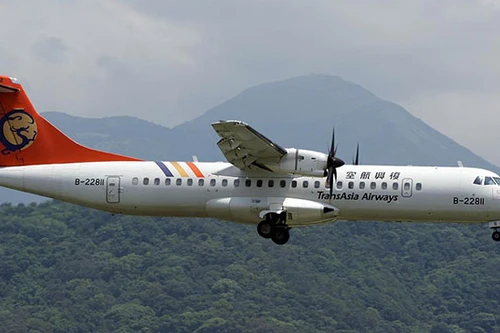 Đài Loan: Máy bay TransAsia hạ cánh bằng một động cơ