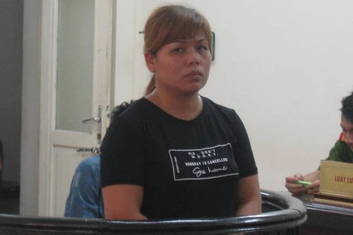 Nữ chủ quán massage cho nhân viên hoan lạc ngay tại chỗ