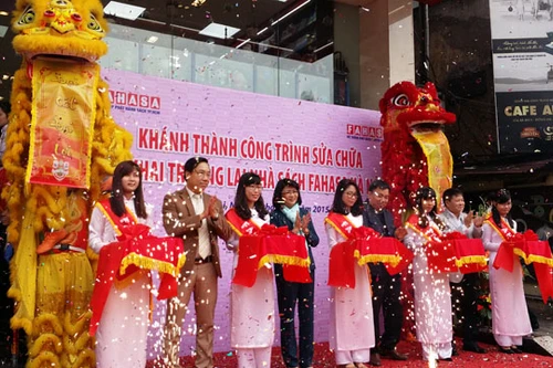 Giảm giá nhiều đầu sách nhân dịp khai trương FAHASA Hà Nội