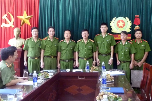 Lãnh đạo CATP thăm hỏi CBCS bị đối tượng nghiện hút tấn công