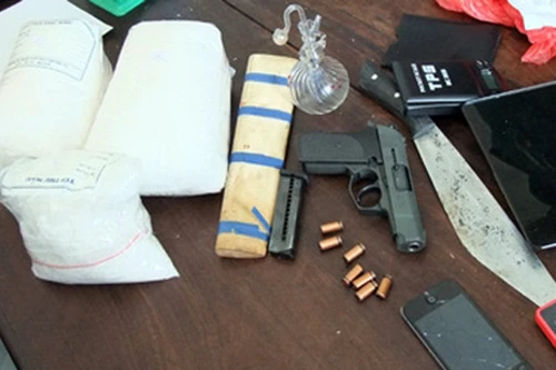 Bắt nhóm buôn ma túy có trang bị vũ khí quân dụng