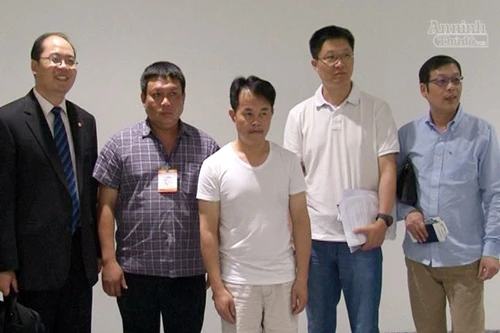 Bàn giao đối tượng biển thủ 1,5 triệu USD tiền thuế cho Công an Trung Quốc