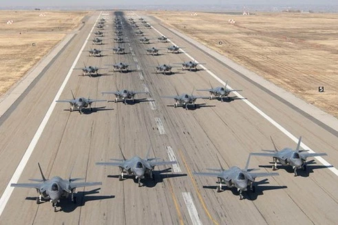 [ẢNH] Tiêm kích F-35 Mỹ ào ạt "đổ bộ" Israel, đòn tấn công phủ đầu Iran sắp tới?
