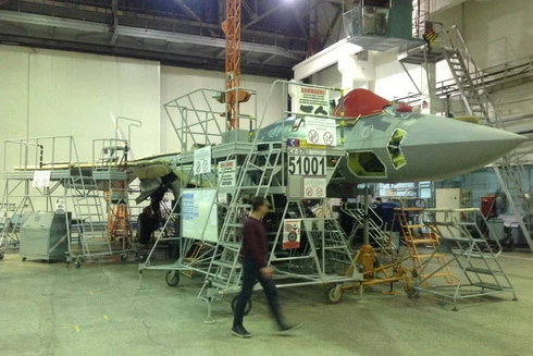 [ẢNH] Tiêm kích Su-57 đầu tiên chuẩn bị gia nhập biên chế Không quân Nga