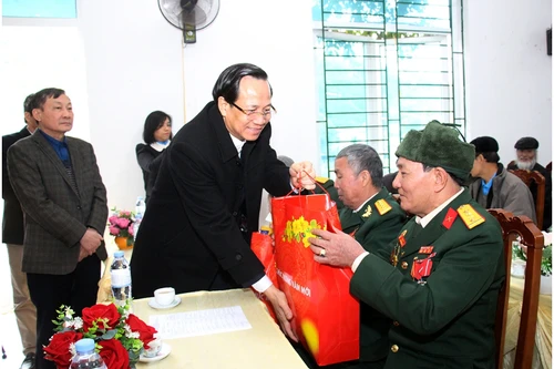 Đề xuất hai mức tiền tặng quà người có công dịp Tết Nguyên đán 2025