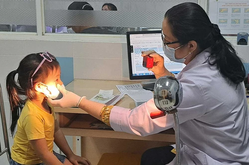 Bệnh viện Mắt Trung ương tiếp nhận 800 ca đau mắt đỏ vào khám trong 1 tuần